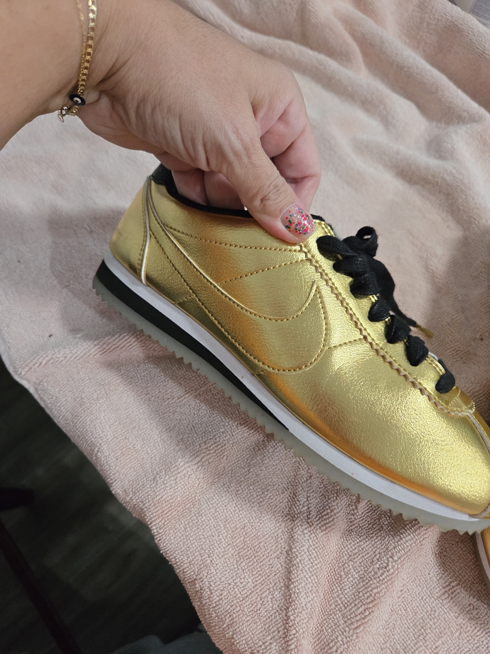 Nike Womens Classic Cortez Leather SE "Metallic Gold" (Style Code: 902854-700)